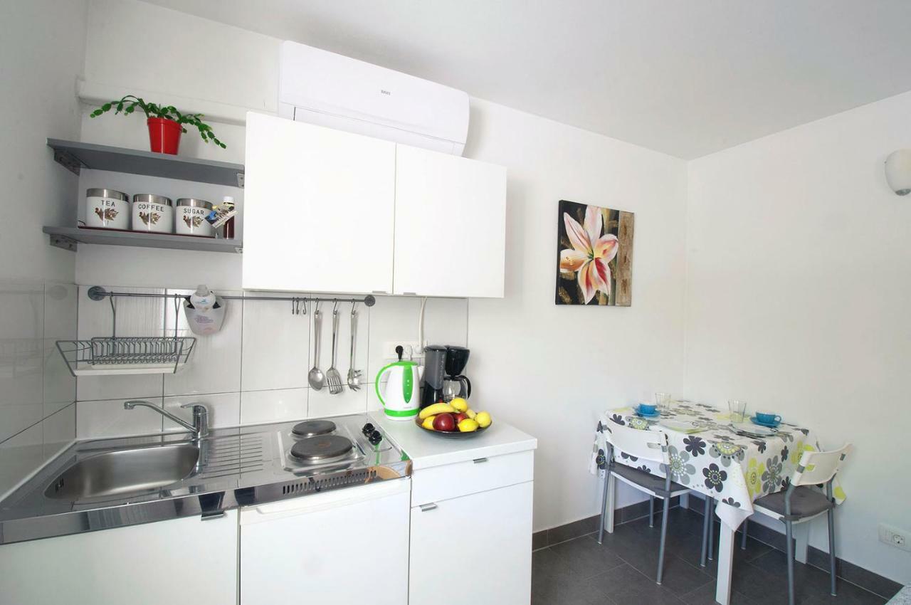 Apartment Dva Oriha Funtana Exterior foto